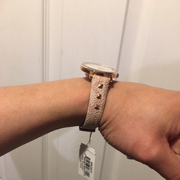 🆕Michael Kors Watch with studs and mk logo strap - Picture 7 of 7